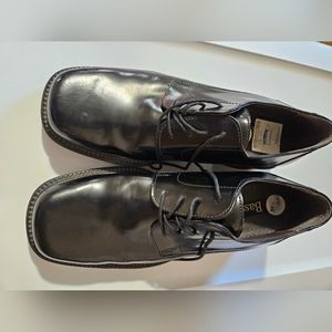 Men's size 10.5 Boss dress shoes. NEW. Only tried on. Sill has Ross sticker.